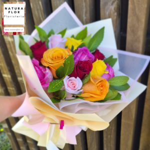 Ramillete Arcoíris  12 Rosas