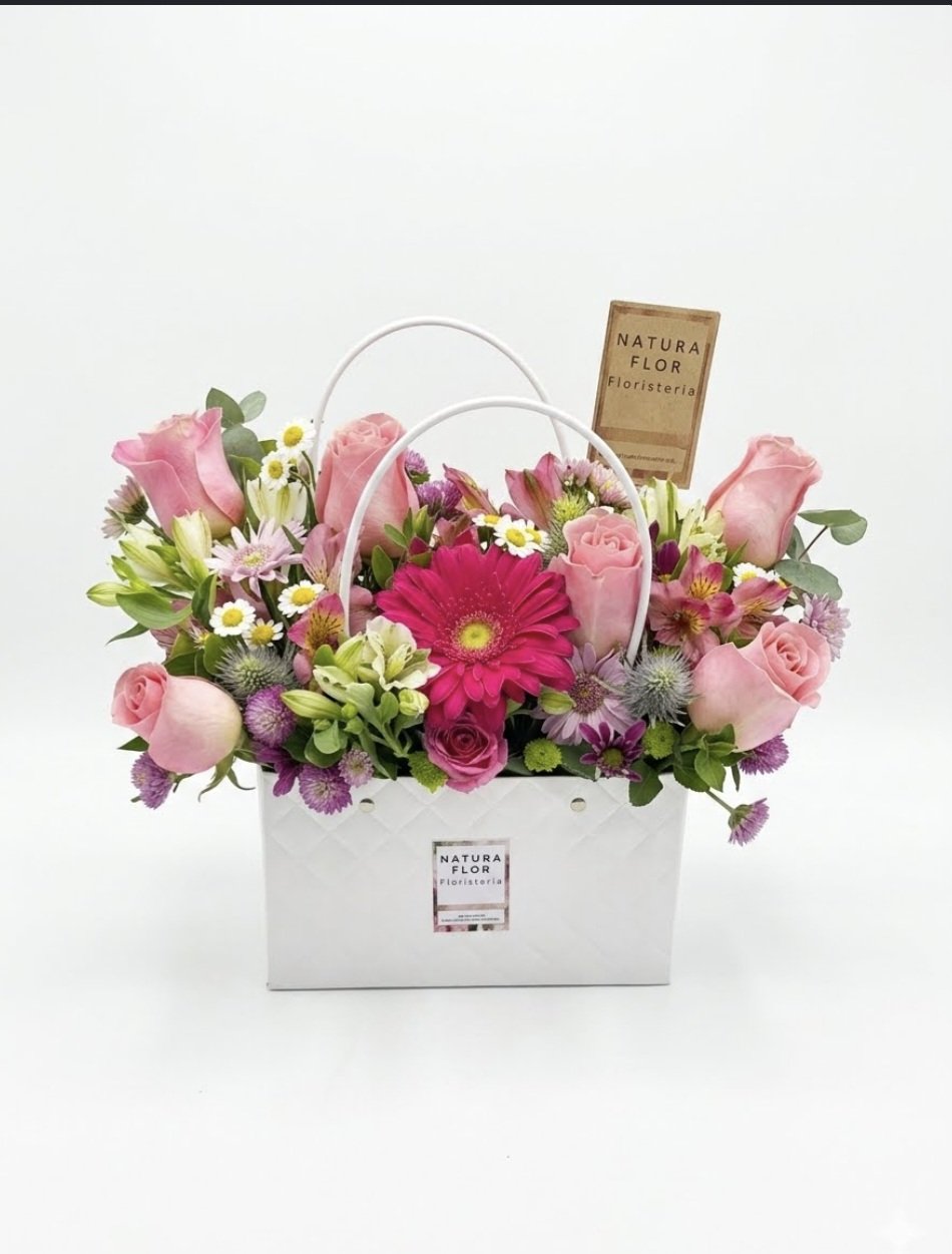 Caja Cartera de Rosas Rosadas y Flores Premium | Florería en Concepción | Naturaflor - Imagen 2